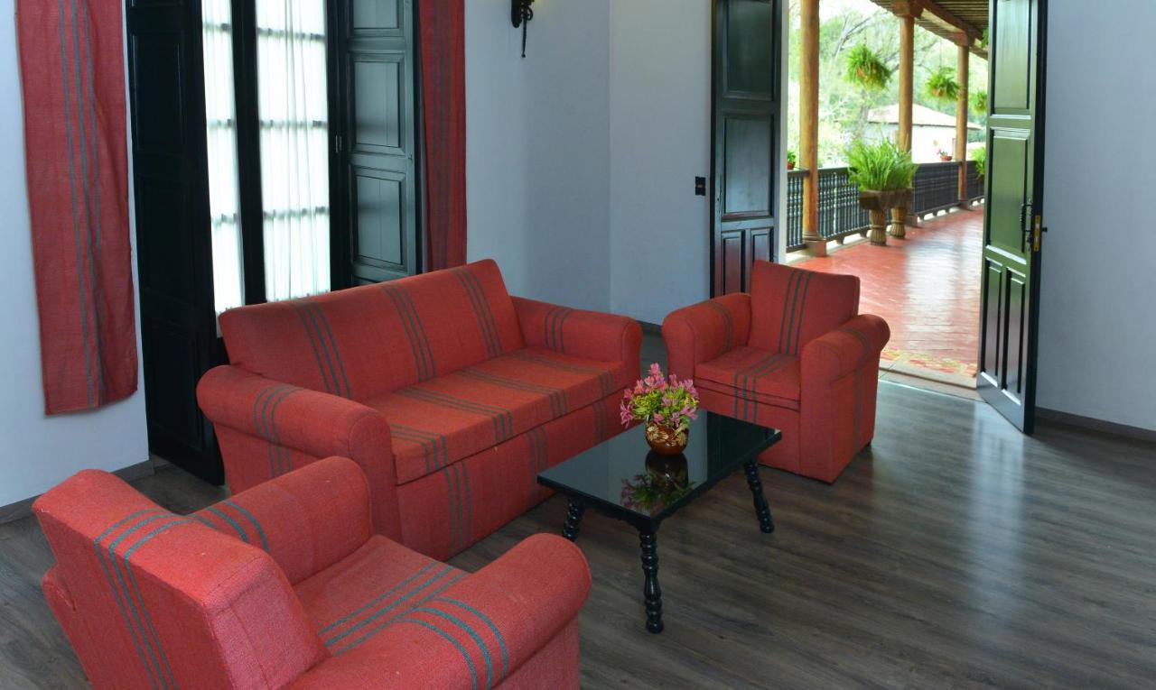 Best Western Plus Posada De Don Vasco Pátzcuaro Eksteriør billede The lobby of the hotel