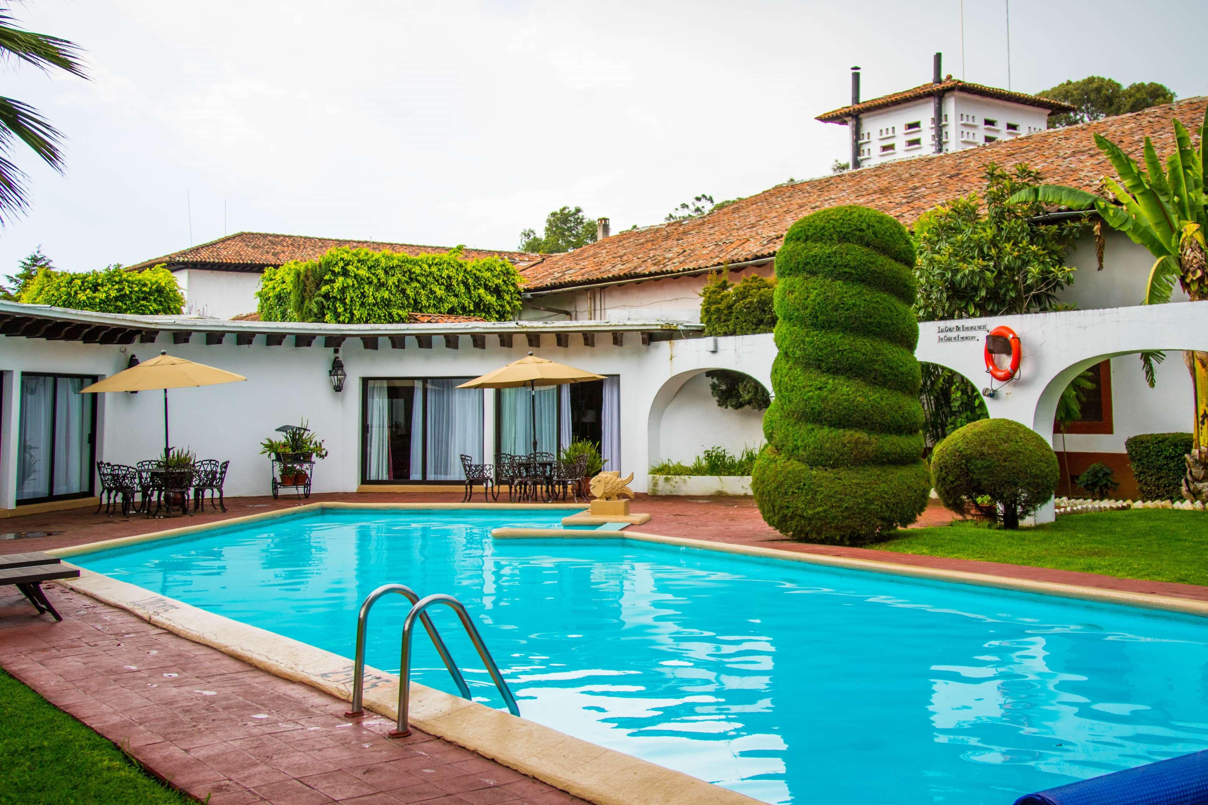 Best Western Plus Posada De Don Vasco Pátzcuaro Eksteriør billede Swimming pool at the hotel