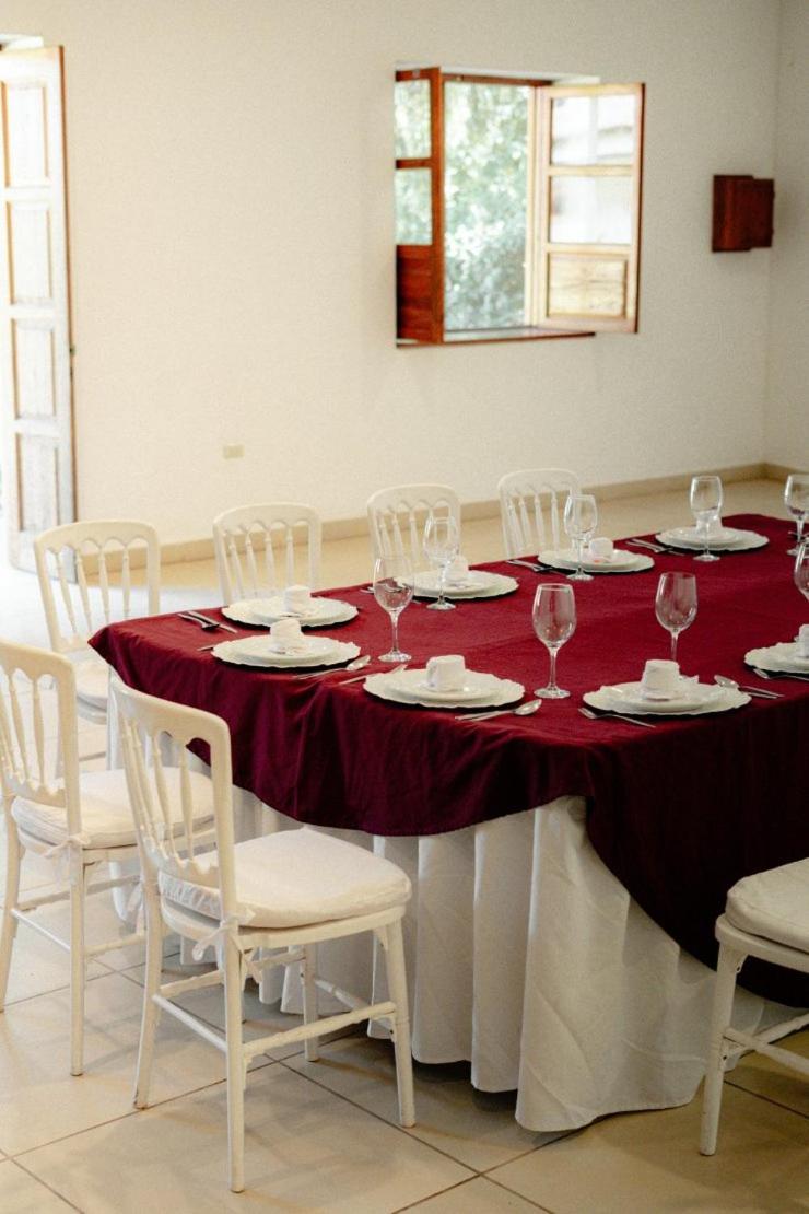 Best Western Plus Posada De Don Vasco Pátzcuaro Eksteriør billede A table set for a meal