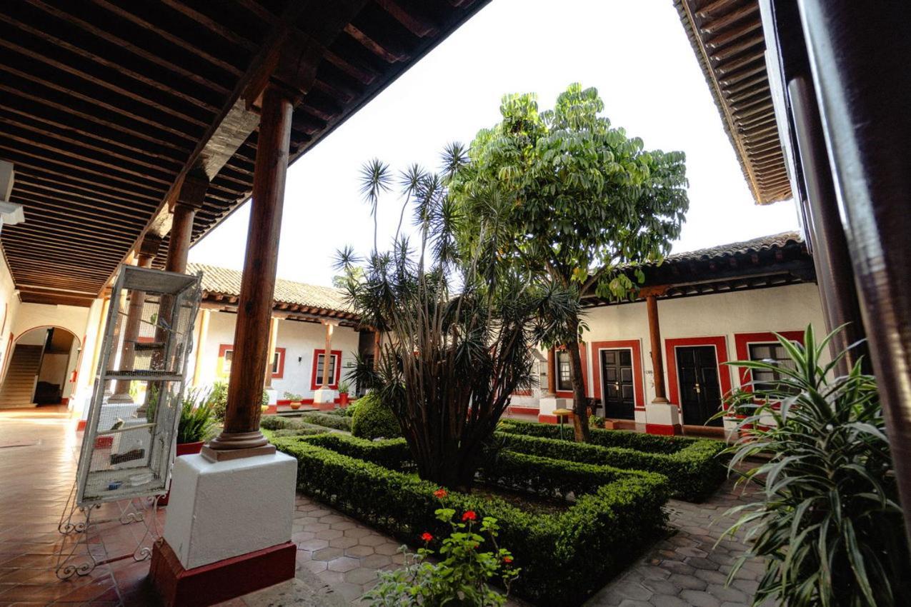 Best Western Plus Posada De Don Vasco Pátzcuaro Eksteriør billede Central patio of the house