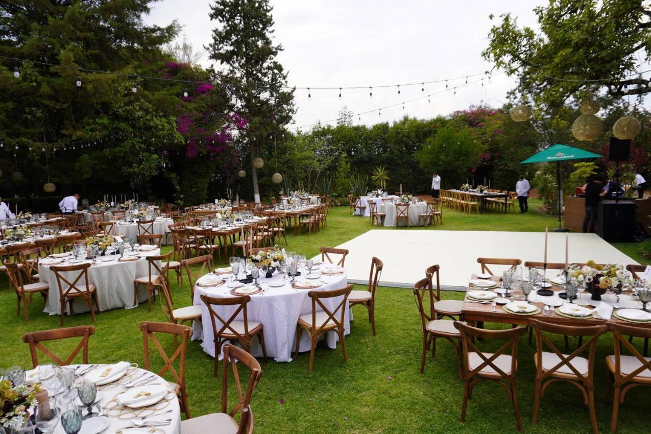 Best Western Plus Posada De Don Vasco Pátzcuaro Eksteriør billede A wedding reception at the garden of the Quinta de Olivella