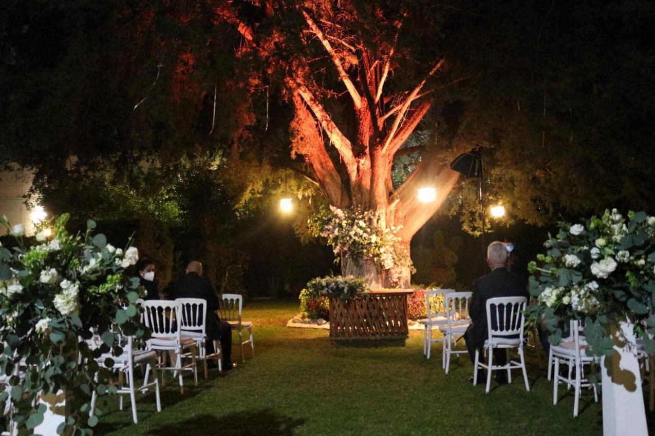 Best Western Plus Posada De Don Vasco Pátzcuaro Eksteriør billede The gardens at night