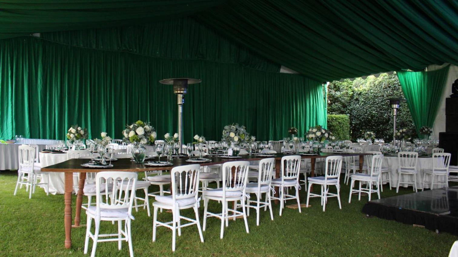 Best Western Plus Posada De Don Vasco Pátzcuaro Eksteriør billede Marquee at the 2015 Festival of Thrift