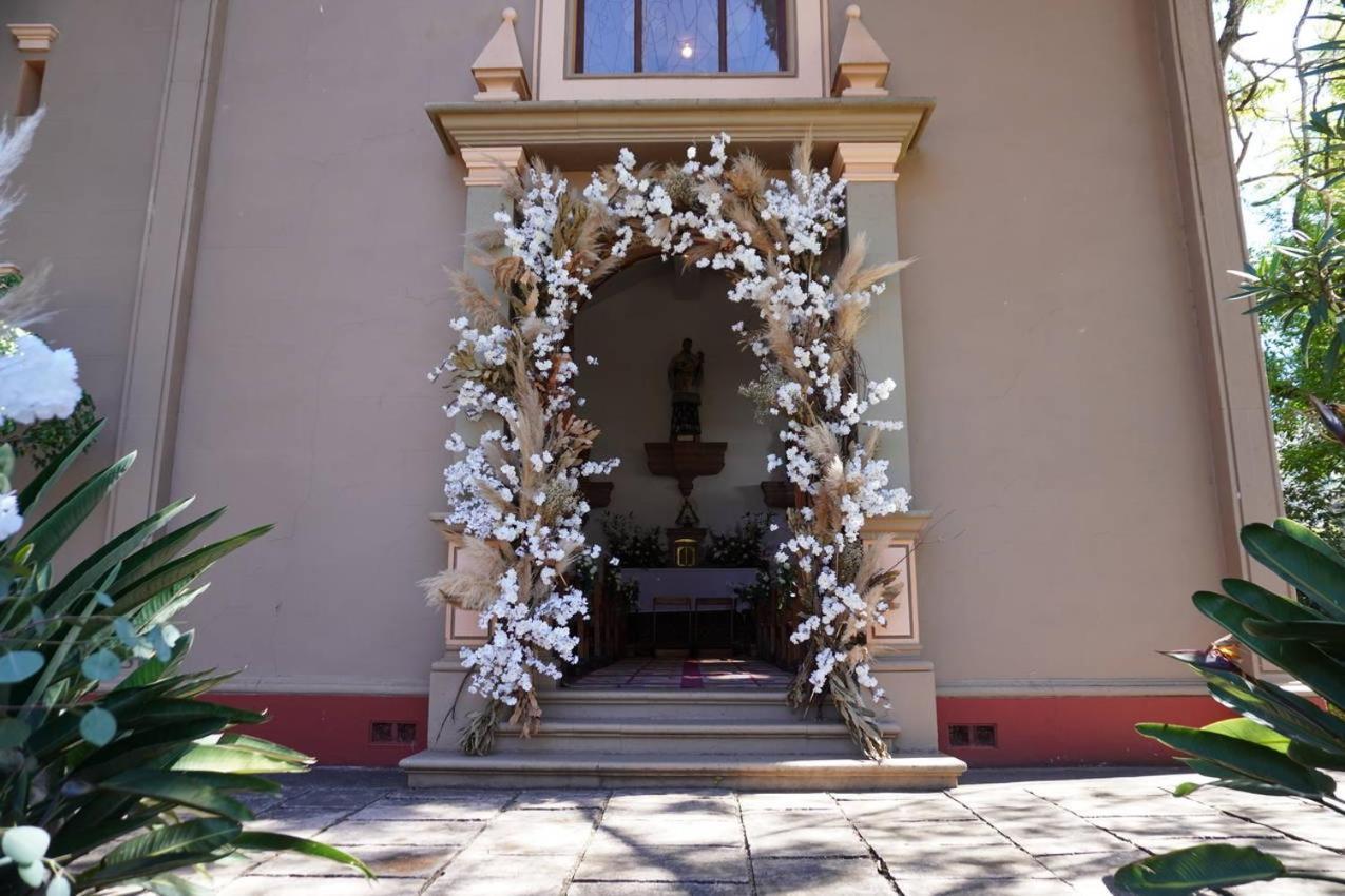 Best Western Plus Posada De Don Vasco Pátzcuaro Eksteriør billede The entrance to the church