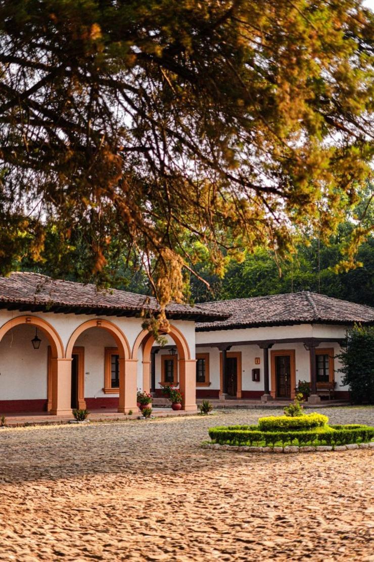 Best Western Plus Posada De Don Vasco Pátzcuaro Eksteriør billede The house of the writer in the village of Popovac